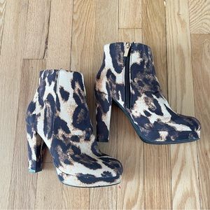 Bamboo Leopard Cheetah High Heel Bootie Women's Size 7 Animal Print